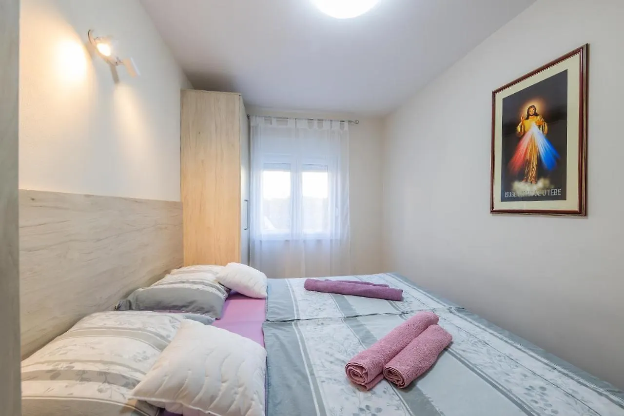 Quiet Comfortable Apartment Quo Vadis