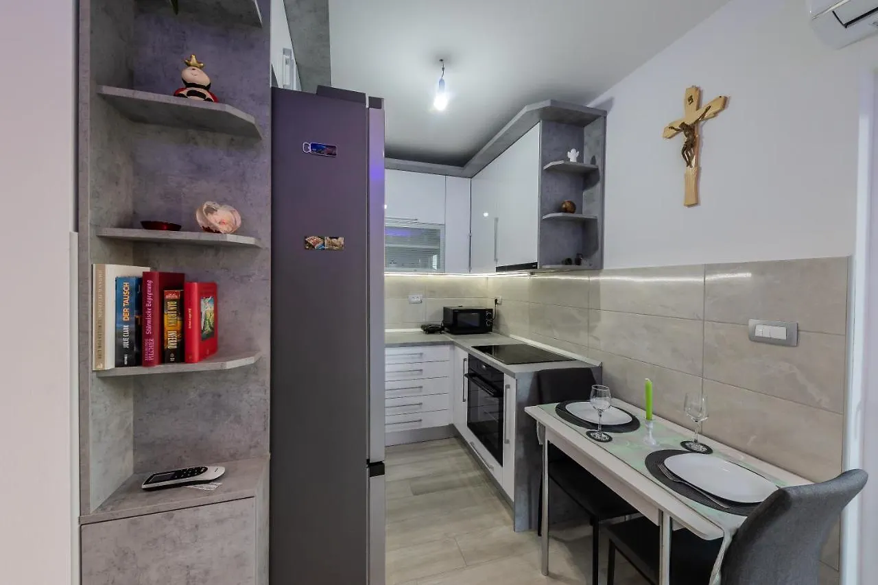 Quiet Comfortable Apartment Quo Vadis