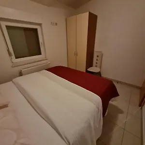 Apartamento Apartments And Rooms Niki 2, Kaštela