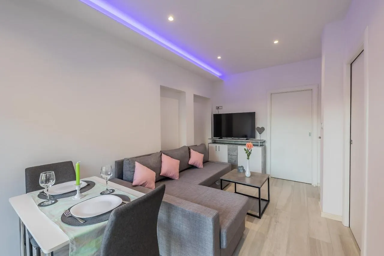 Quiet Comfortable Apartment Quo Vadis Kastela 0*,  Croatia