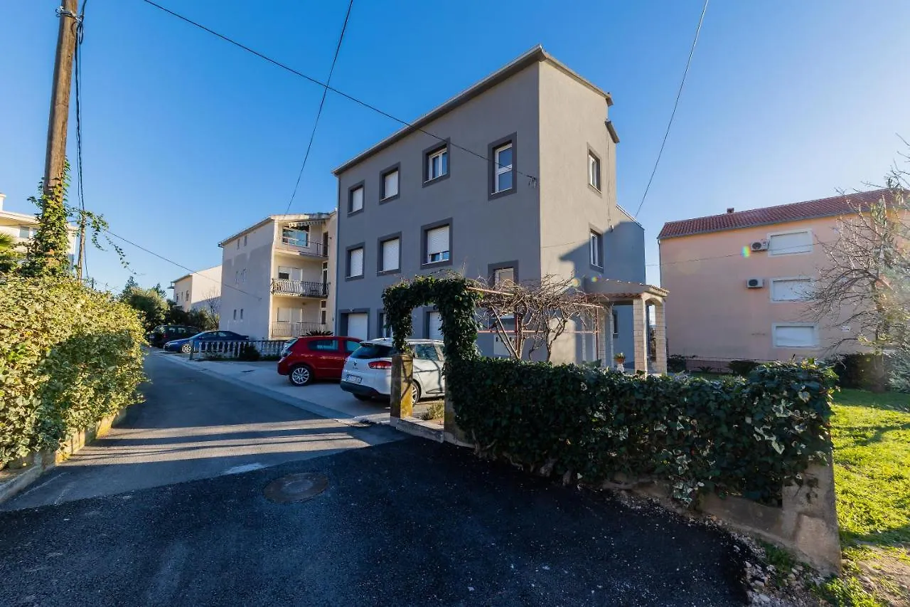 Quiet Comfortable Apartment Quo Vadis Kastela Croatia