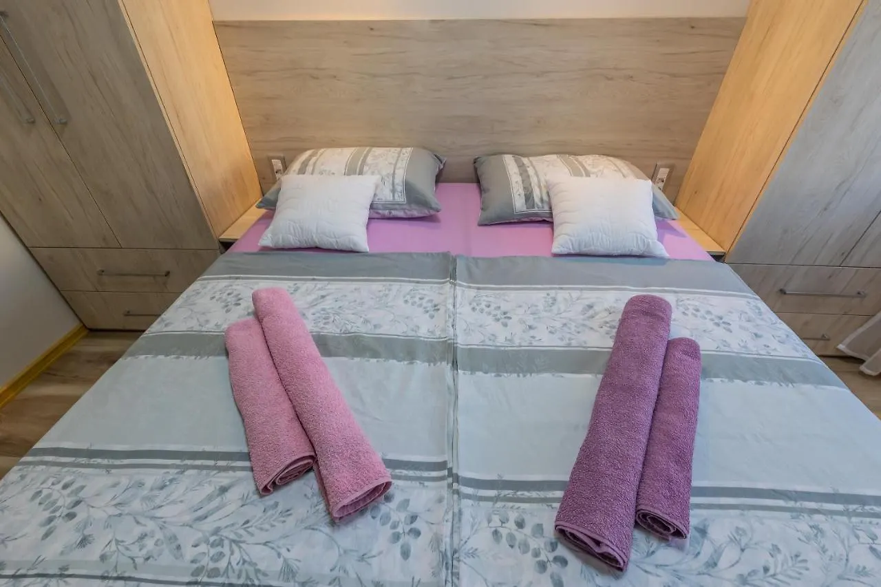 Quiet Comfortable Apartment Quo Vadis Kastela